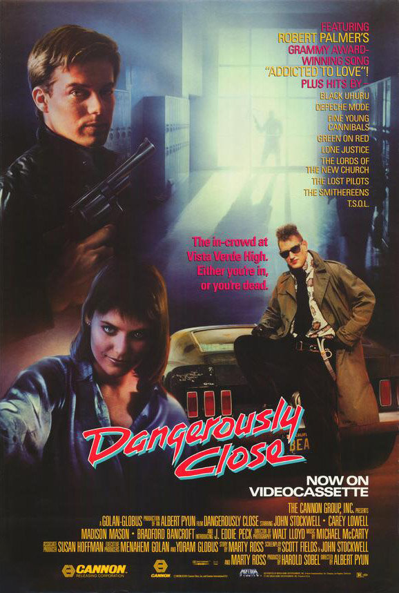 В опасной близости (1986) постер